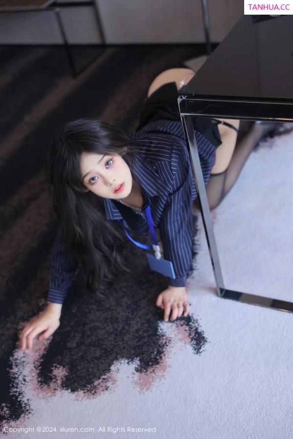   [XiuRen]高清写真图 2024.04.11 No.8373 王心悦 OL制服第59张图片